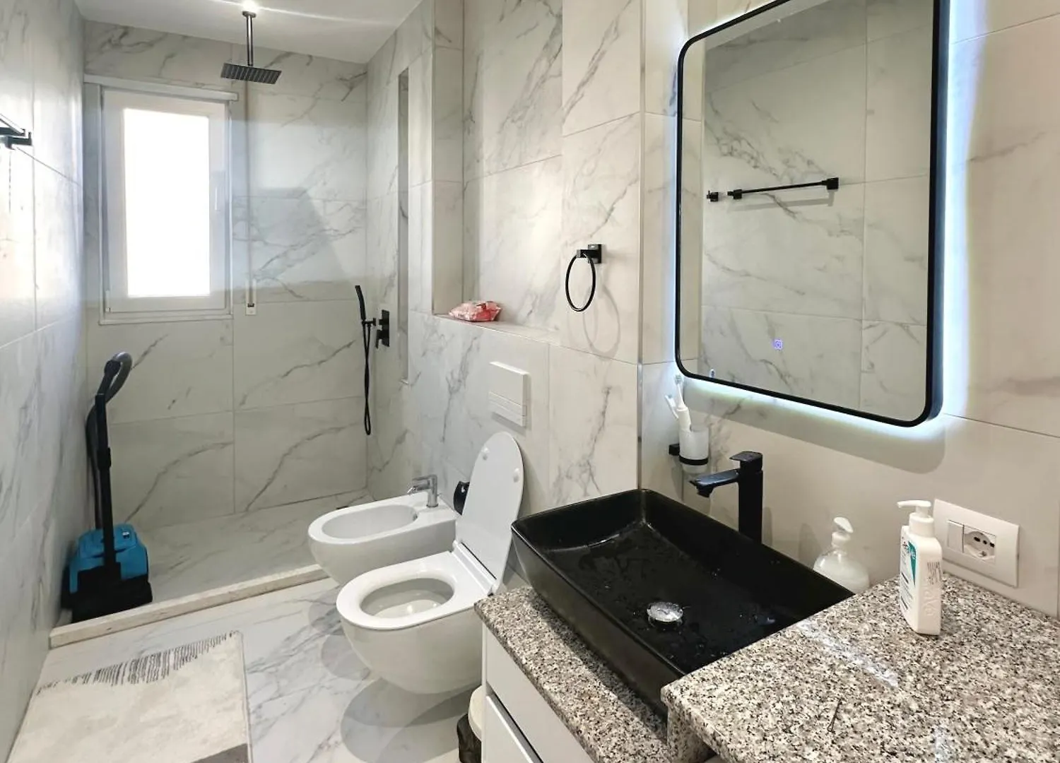 Gjuzi Apartaments Tirana 0*,  Albania